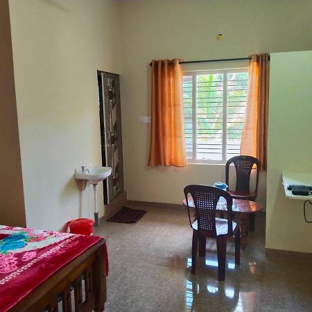Oyo 8206 K J Residency Hotel Mysore Ngoại thất bức ảnh