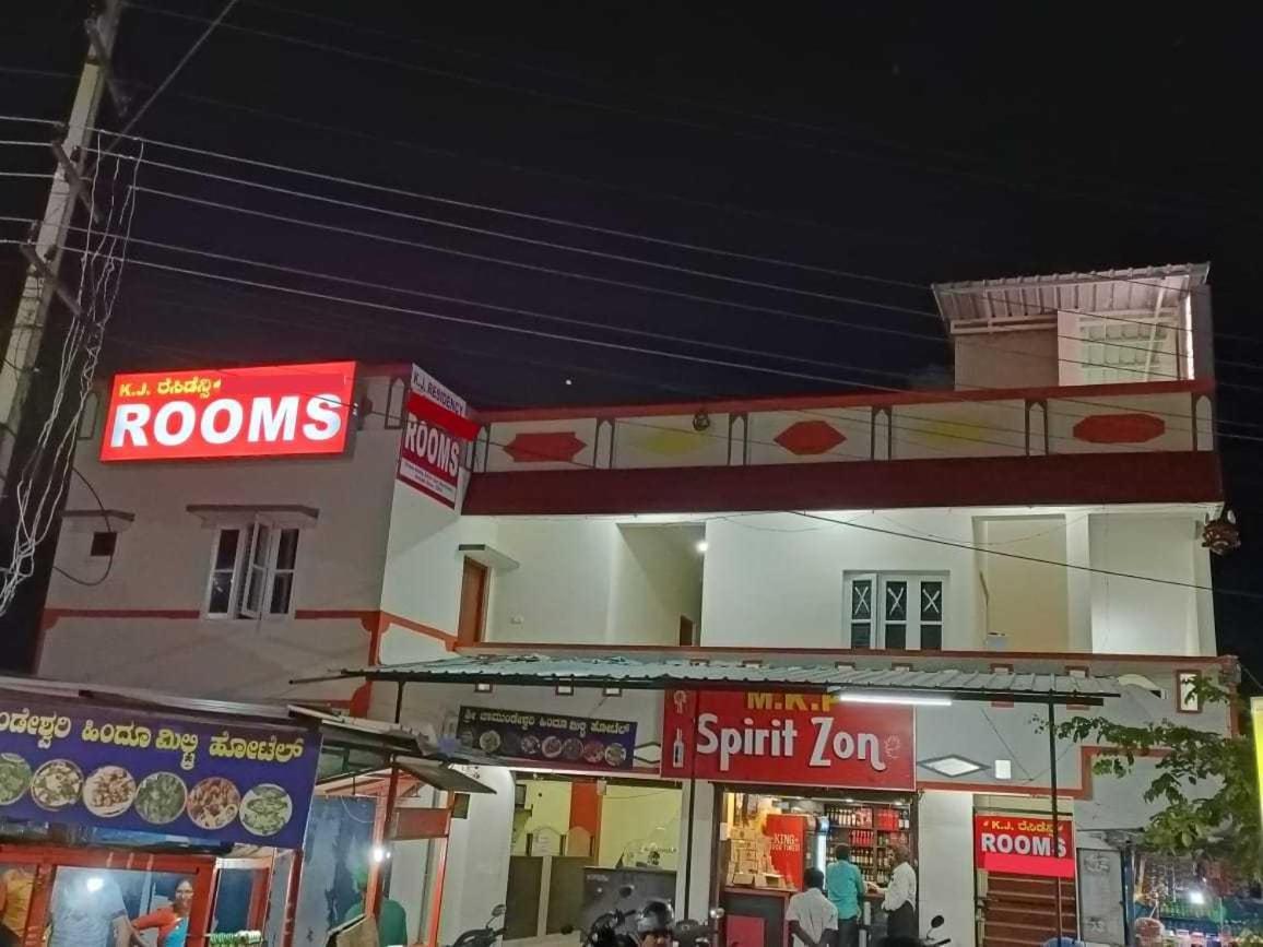 Oyo 8206 K J Residency Hotel Mysore Ngoại thất bức ảnh